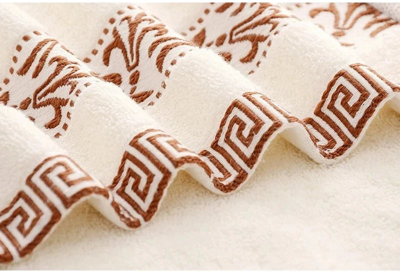 Toalhas Bordadas de Algodão Premium – Maciez, Absorção e Elegância em Cada Detalhe